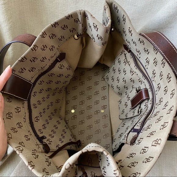 Large Dooney & Bourke Tote - Picture 4 of 9